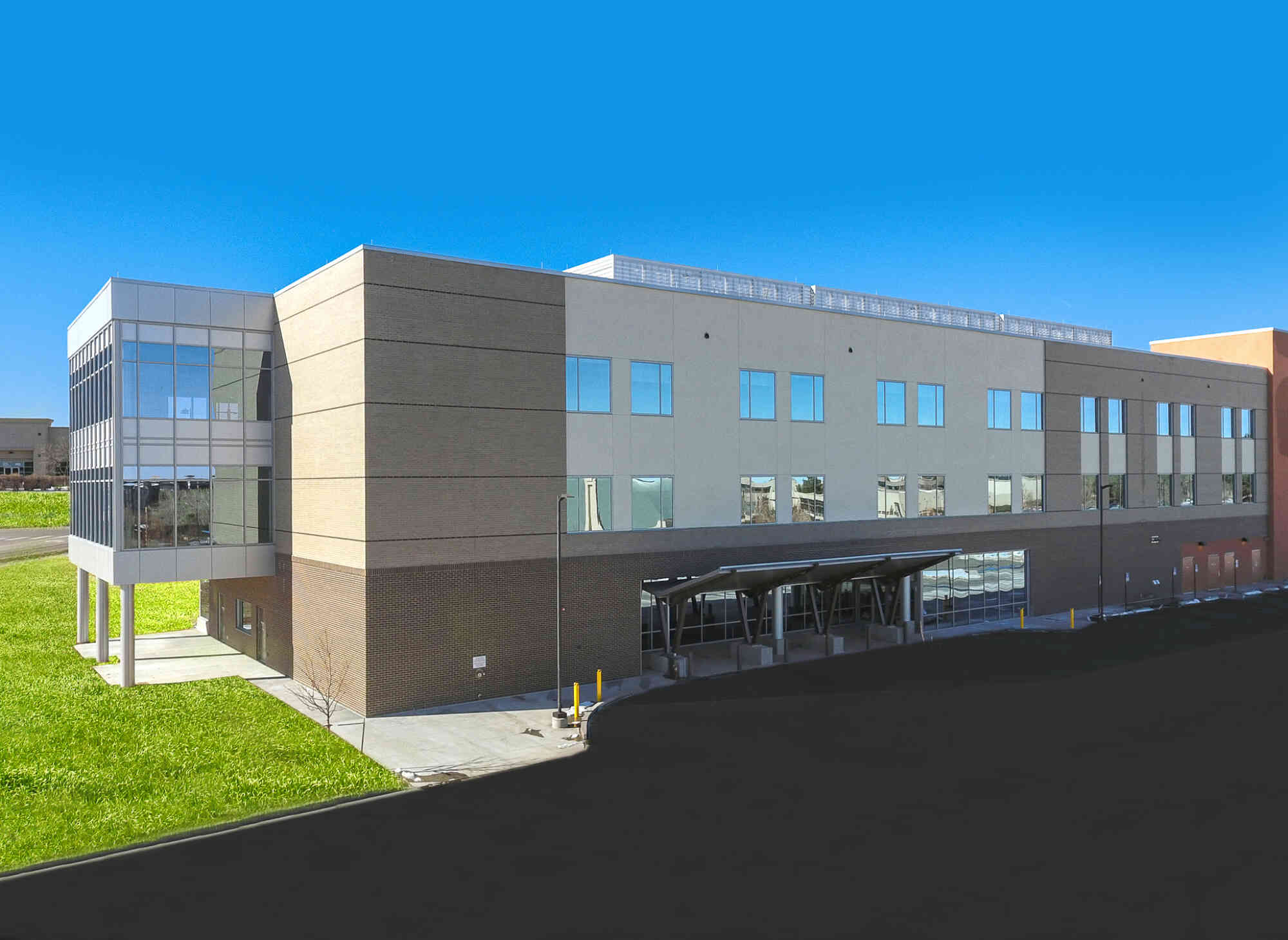 372 Inverness Dr S UPDATED